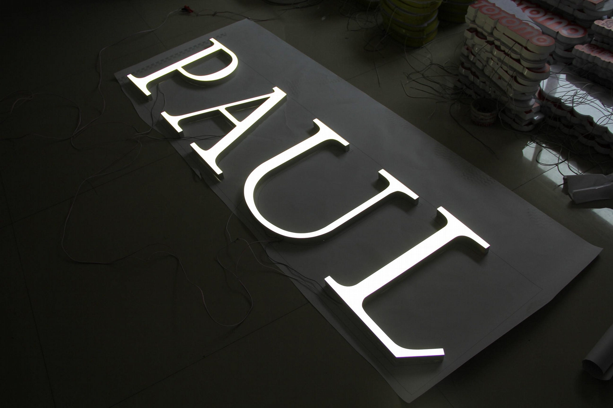 front lit acrylic letters in duabi